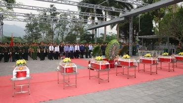 Lễ truy điệu và an táng 9 bộ hài cốt liệt sĩ tại Nghĩa trang Liệt sĩ Vị Xuyên.
