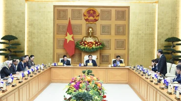 Thủ tướng Phạm Minh Chính và Phó Thủ tướng Hồ Đức Phớc, Phó Thủ tướng Bùi Thanh Sơn chủ trì tọa đàm với các doanh nghiệp ASEAN.