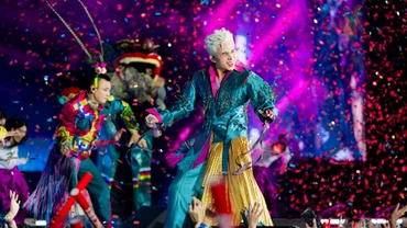 Nghệ sĩ Jun Phạm trong tiết mục "Có không giữ, mất đừng tìm - Gene" của concert "Anh trai vượt ngàn chông gai".