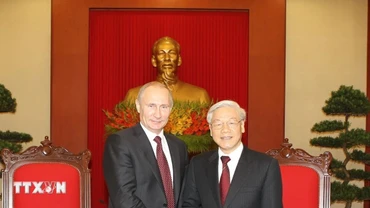 Tổng Bí thư Nguyễn Phú Trọng tiếp Tổng thống Vladimir Putin thăm cấp Nhà nước tới Việt Nam năm 2013. (Ảnh: Trí Dũng/TTXVN)