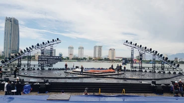 Sân khấu DIFF 2023 đang dần hoàn thiện.