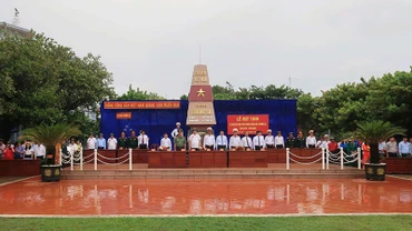 Quang cảnh lễ kỷ niệm 50 năm ngày giải phóng Trường Sa.