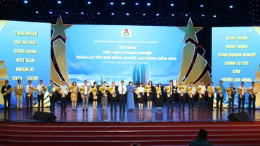 Tôn vinh các doanh nghiệp.