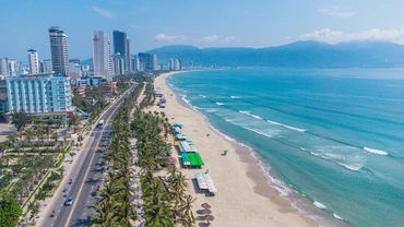 Miền Trung có nhiều bãi biển, vùng biển và đảo đẹp, tài nguyên thiên nhiên và hệ sinh thái đa dạng, tạo điều kiện thuận lợi cho phát triển kinh tế biển.