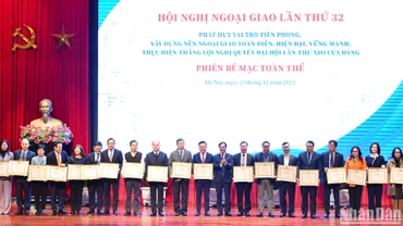 [Ảnh] Bế mạc Hội nghị Ngoại giao lần thứ 32