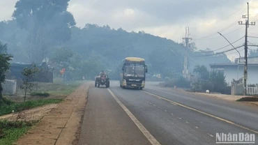 Tình trạng khói bụi, mùi hôi khét, ô nhiễm môi trường từ các lò sấy cà-phê thủ công tại huyện Đắk Mil, tỉnh Đắk Nông diễn ra nhiều năm nay nhưng vẫn chưa được xử lý dứt điểm.