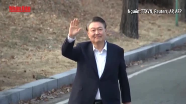 [Video] Hàng chục nghìn người Hàn Quốc biểu tình vì Tổng thống Yoon
