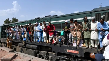 [Video] Nổ súng tấn công tàu hỏa chở 400 hành khách tại Pakistan