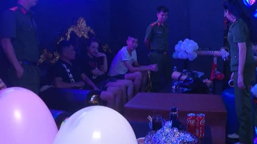Công an thành phố Thanh Hóa kiểm tra hành chính tại quán JP CLUB.