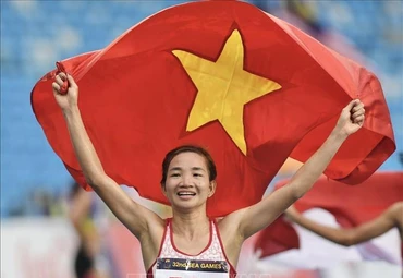 Nguyễn Thị Oanh giành Huy chương Vàng nội dung chạy 10.000m nữ. (Ảnh: TTXVN)