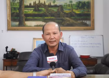 Nhà nghiên cứu Uch Leang thuộc Viện Quan hệ quốc tế Campuchia, Viện Hàn lâm Hoàng gia Campuchia.