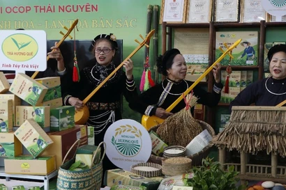 Trình diễn văn nghệ dân gian tại hội thi. (Ảnh: TUẤN SƠN)