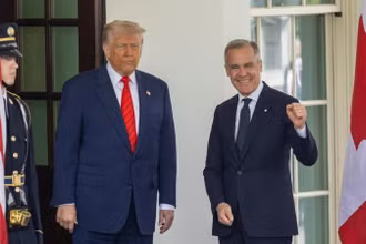 Tổng thống Mỹ Donald Trump chào đón Thủ tướng Canada Mark Carney tại Nhà Trắng ở Washington D.C. ngày 6/5/2025. (Ảnh: Tân Hoa xã)