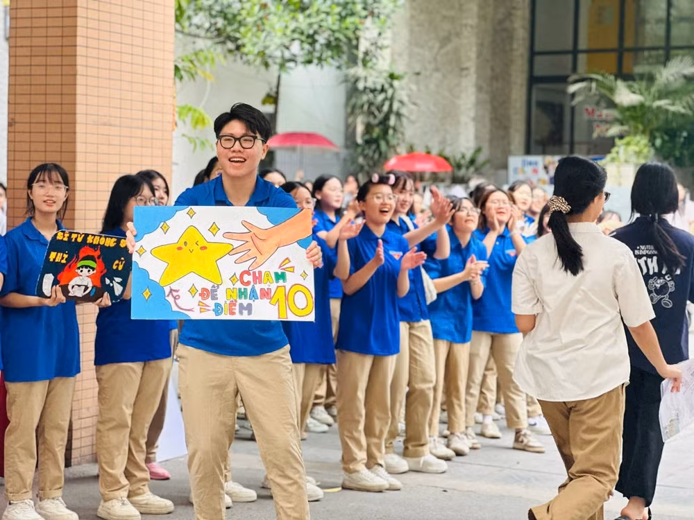 "Hãy tự tin chúng tôi đi cùng bạn"- thông điệp chung của chương trình Tiếp sức mùa thi. Nguồn: Đoàn Thanh niên.