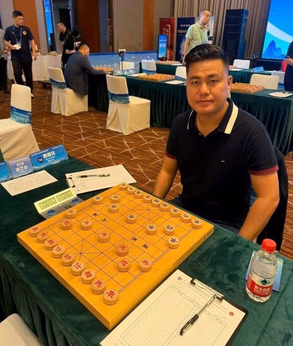 Kỳ thủ Lại Lý Huynh.