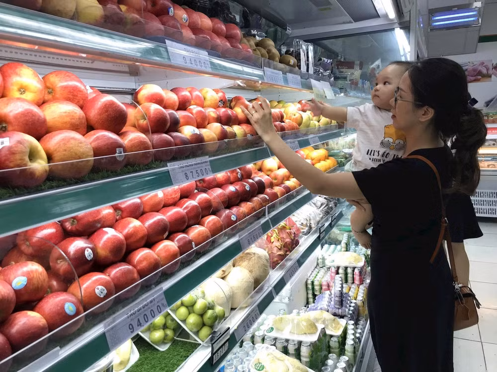 Thực phẩm có nguồn gốc xuất xứ rõ ràng, được bảo quản một cách khoa học sẽ là sự lựa chọn của những người tiêu dùng thông minh. Ảnh: Thế Đại