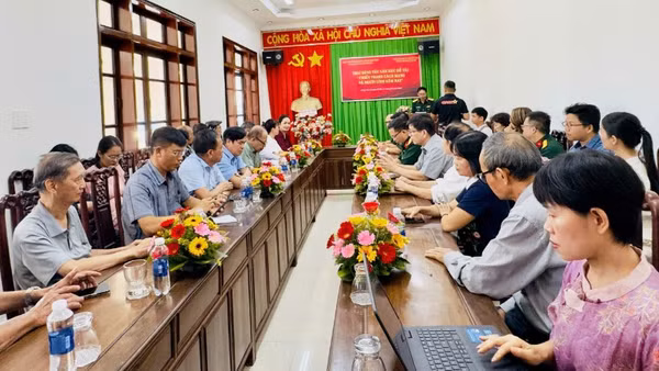 Đông đảo văn nghệ sĩ tham gia Trại sáng tác Văn học "Chiến tranh cách mạng và người lính hôm nay".