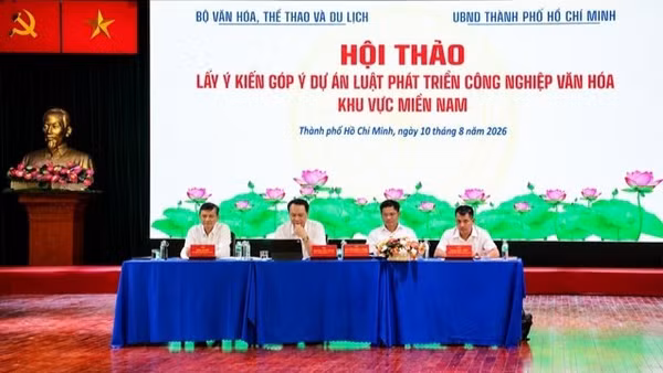Bộ Văn hóa, Thể thao và Du lịch phối hợp Ủy ban nhân dân Thành phố Hồ Chí Minh tổ chức lấy ý kiến góp ý Dự thảo Luật Phát triển công nghiệp văn hóa khu vực miền nam. (Ảnh: Hải Phong)