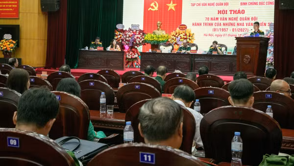 Quang cảnh Hội thảo khoa học "70 năm văn nghệ Quân đội: Hành trình của những nhà văn-chiến sĩ". (Ảnh: Tạp chí Văn nghệ Quân đội cung cấp)