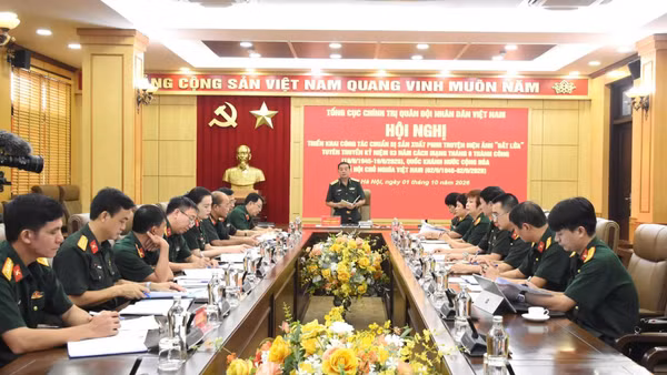Hội nghị triển khai công tác chuẩn bị sản xuất phim truyện điện ảnh "Đất lửa". (Ảnh: Điện ảnh Quân đội nhân dân)