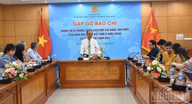 Toàn cảnh buổi gặp gỡ báo chí. (Ảnh: KHÁNH LAN)