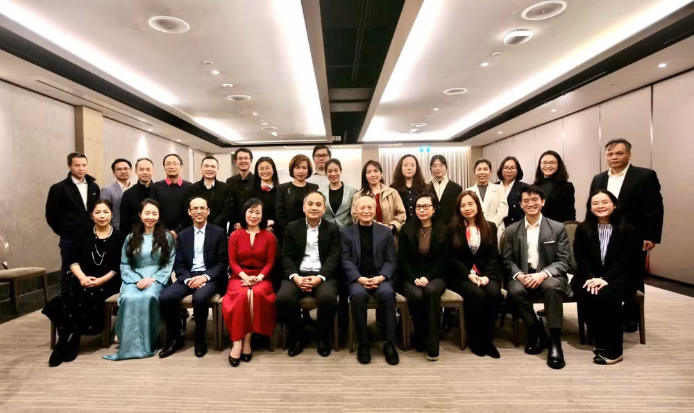 Đoàn công tác gặp gỡ cộng đồng người Việt tại Auckland. (Ảnh: Ủy ban Nhà nước về người Việt Nam ở nước ngoài cung cấp)