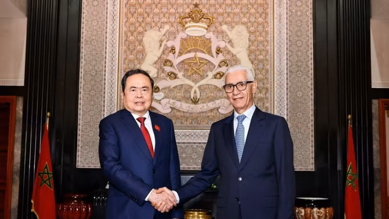 Chủ tịch Hạ viện Morocco Rachid Talbi Alami đón Chủ tịch Quốc hội Trần Thanh Mẫn. (Ảnh: TTXVN)