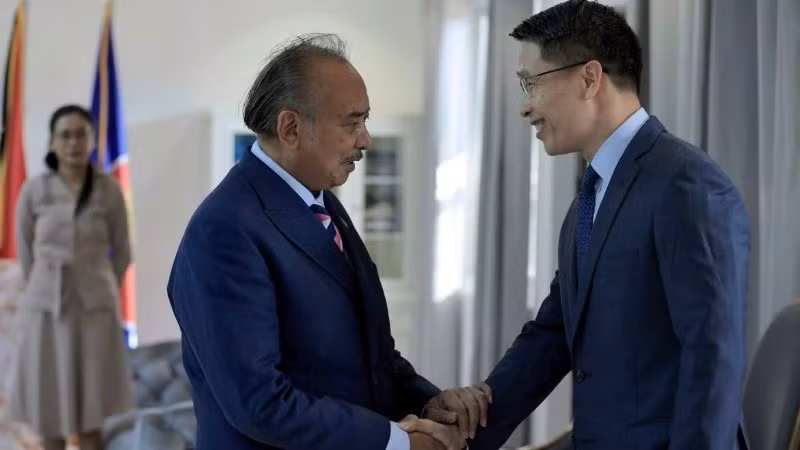 Đại biện Phạm Bình Đàm gặp Phó Thủ tướng Timor-Leste Francisco Kalbuadi Lay. (Ảnh: Đại sứ quán Việt Nam tại Timor-Leste cung cấp)