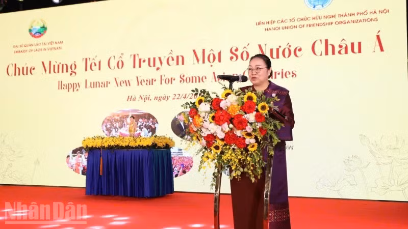 Đại sứ nước Cộng hòa Dân chủ Nhân dân Lào Khamphao Erthavanh phát biểu tại chương trình giao lưu. 