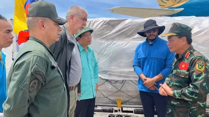 Ngay sau khi thảm họa động đất kép xảy ra tại Venezuela, Việt Nam nhanh chóng cử lực lượng tinh nhuệ cùng hàng cứu trợ, tiền viện trợ khẩn cấp đến với Venezuela. (Ảnh: Đại sứ quán Việt Nam tại Venezuela cung cấp)