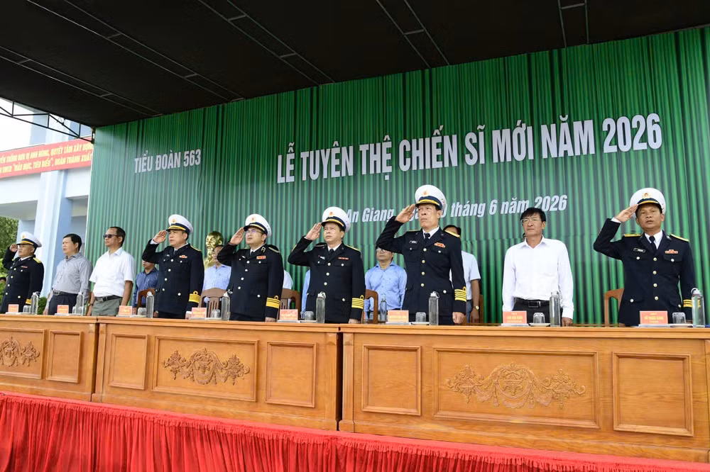 tuyenthe1.jpg