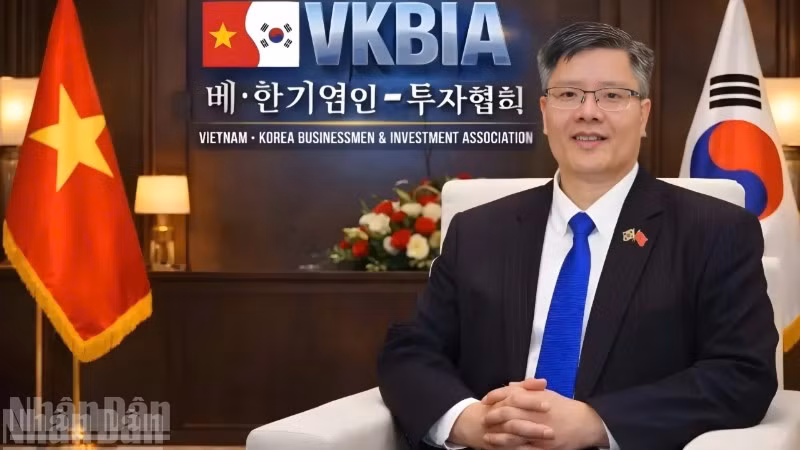 Tiến sĩ Trần Hải Linh, Ủy viên Ủy ban Trung ương Mặt trận Tổ quốc Việt Nam, Chủ tịch Hiệp hội Doanh nhân và Đầu tư Việt Nam-Hàn Quốc (VKBIA), Chủ tịch sáng lập Hội Chuyên gia-Trí thức Việt Nam-Hàn Quốc (VKEIA)