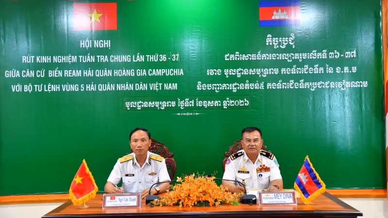 2-chuan-do-doc-ngo-van-thanh-va-pho-do-doc-may-dina-dong-chu-tri-hoi-nghi-5955.jpg