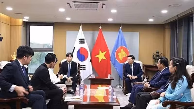 Trong khuôn khổ Hội nghị diễn ra Tọa đàm kết nối tỉnh Quảng Trị với Tập đoàn năng lượng Hanwha và tỉnh Tây Ninh với Tập đoàn GS của Hàn Quốc. (Ảnh: Đại sứ quán Việt Nam tại Hàn Quốc)