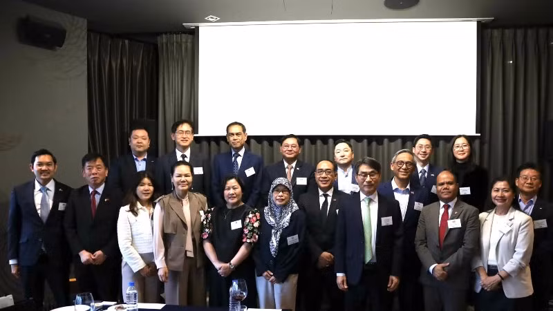 Đại sứ các nước ASEAN chụp ảnh kỷ niệm tại buổi gặp mặt. (Ảnh do Đại sứ quán Việt Nam tại Hàn Quốc cung cấp)