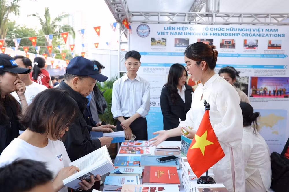 giaoluu4.jpg
