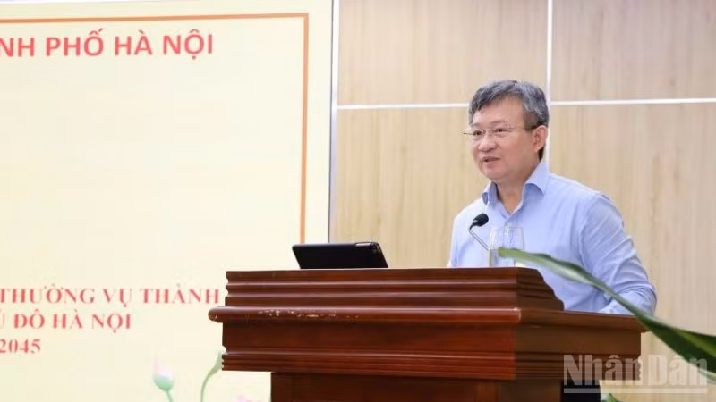 Chủ tịch Liên hiệp các tổ chức hữu nghị thành phố Hà Nội Nguyễn Ngọc Kỳ phát biểu tại Hội nghị.
