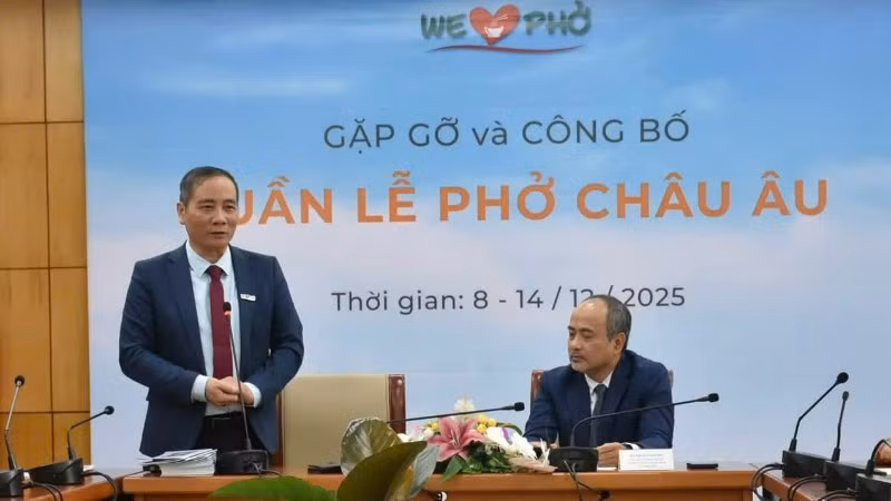 Ông Mai Hải Lâm, kiều bào Ba Lan, Chủ tịch Hội We Love Phở phát biểu tại sự kiện.