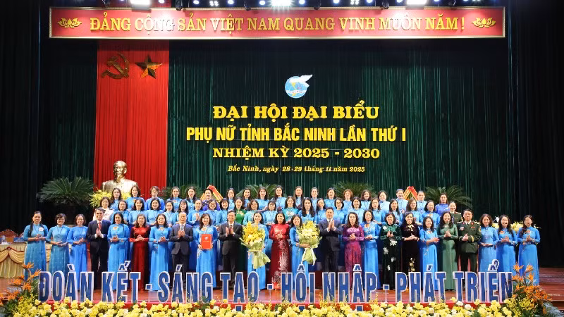 Ban chấp hành Đại hội đại biểu Phụ nữ tỉnh Bắc Ninh lần thứ 1 ra mắt.