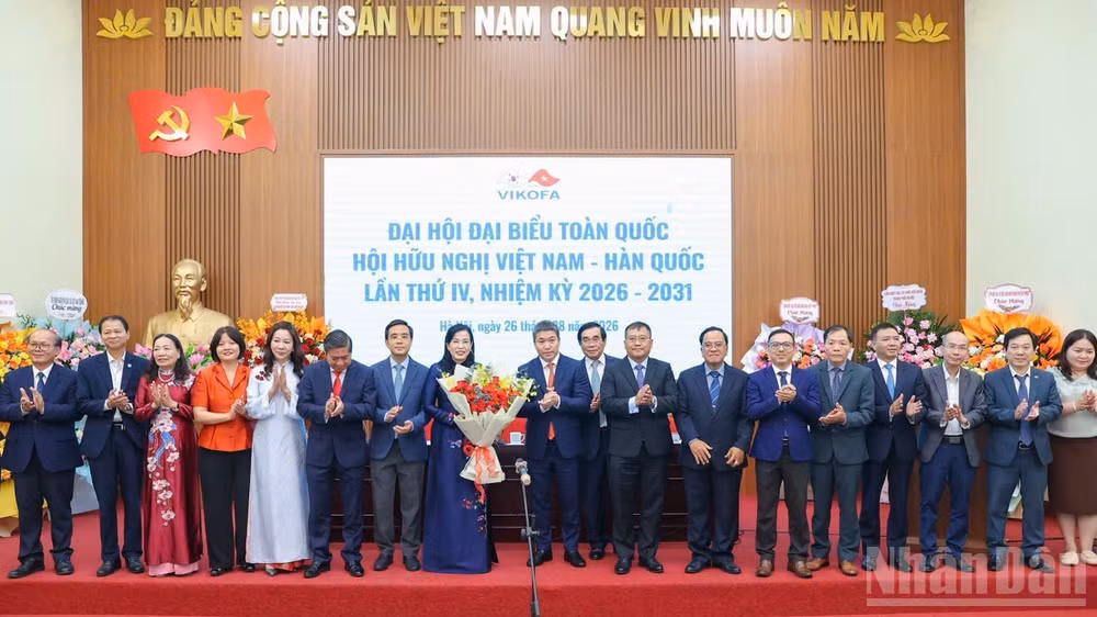 Ban Chấp hành Hội Hữu nghị Việt Nam-Hàn Quốc nhiệm kỳ 2026-2031 ra mắt Đại hội. (Ảnh: Đinh Hòa)