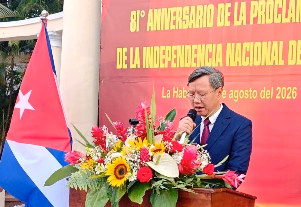 Đại sứ Lê Quang Long phát biểu tại lễ kỷ niệm. (Ảnh: Đại sứ quán Việt Nam tại Cuba cung cấp)