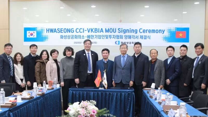 Các đại biểu tham dự lễ ký kết chụp ảnh kỷ niệm. (Ảnh: VKBIA)