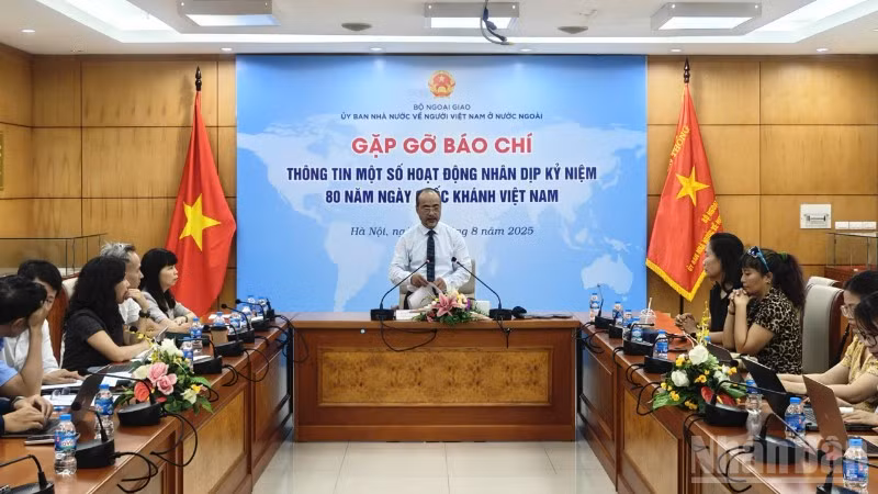 Ủy ban Nhà nước về người Việt Nam ở nước ngoài tổ chức gặp gỡ báo chí thông tin một số hoạt động cho kiều bào nhân kỷ niệm 80 năm Cách mạng tháng Tám và Quốc khánh 2/9. 