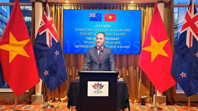 Đại sứ Việt Nam tại New Zealand Phan Minh Giang phát biểu tại lễ kỷ niệm. (Ảnh: Đại sứ quán Việt Nam tại New Zealand)