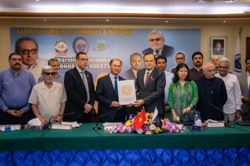 Đoàn công tác Đại sứ quán Việt Nam tại Pakistan làm việc với Phòng Công nghiệp và Thương mại thành phố Karachi (KCCI). (Ảnh: Đại sứ quán Việt Nam tại Pakistan)