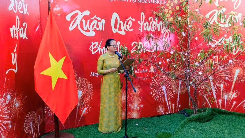 Đại sứ Trần Thị Thu Thìn phát biểu tại chương trình Xuân Quê hương. (Ảnh: Đại sứ quán Việt Nam tại Mozambique)