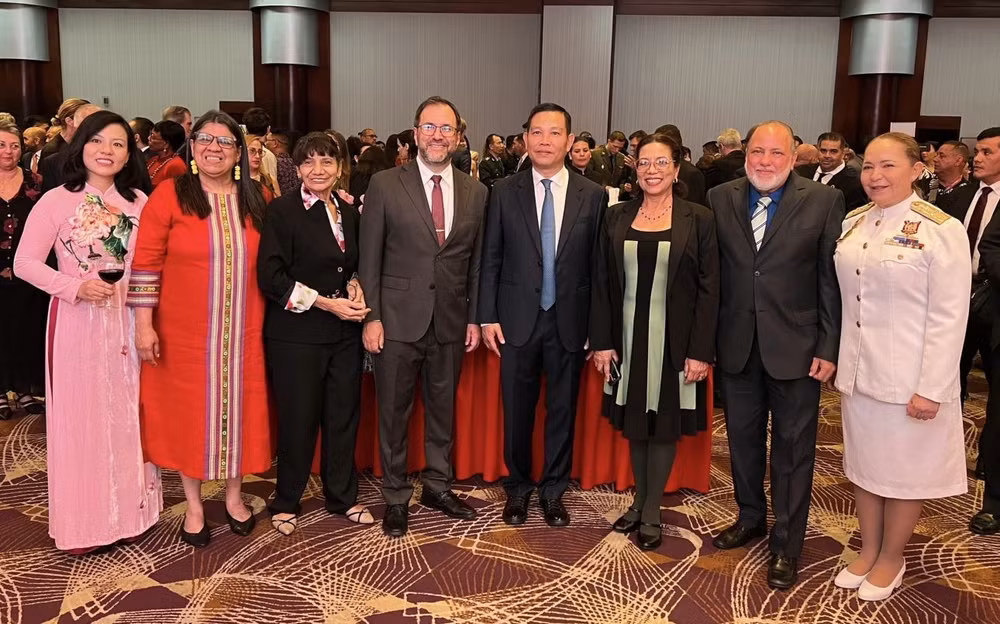 ds-vtm-va-cac-lanh-dao-venezuela-tham-du.jpg