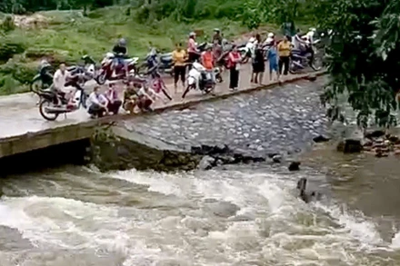 Cầu tràn suối Bún, xã Hà Lang, huyện Chiêm Hóa nơi xảy ra vụ việc.