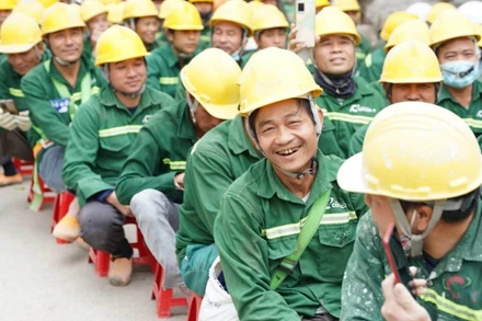 Xây Tết - Cảm ơn những người bảo vệ hạnh phúc.