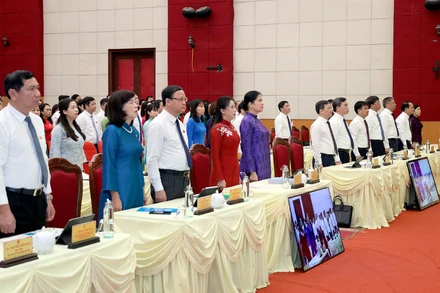 Đại biểu dự kỳ họp.